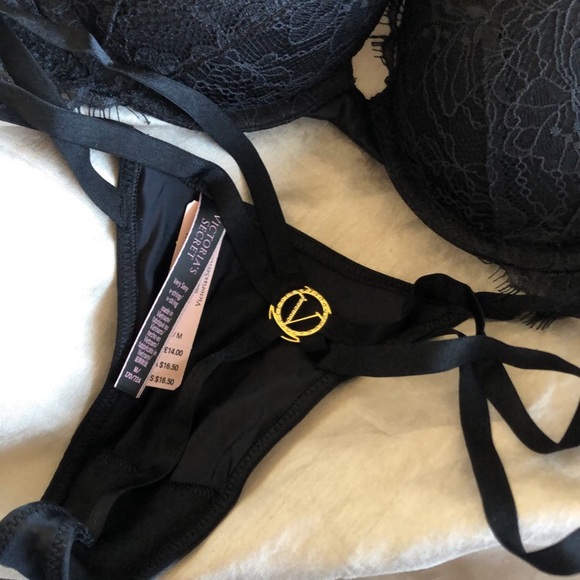 Victoria’s Secret add 2 cups bra and thong - Picture 3 of 4